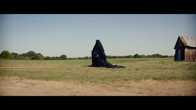 Женщина во дворе - Русский трейлер