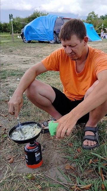 Абхазия  11.08.2024 яичница с колбасой на туристической горелке в автокемпинге "Дикая Гавань"