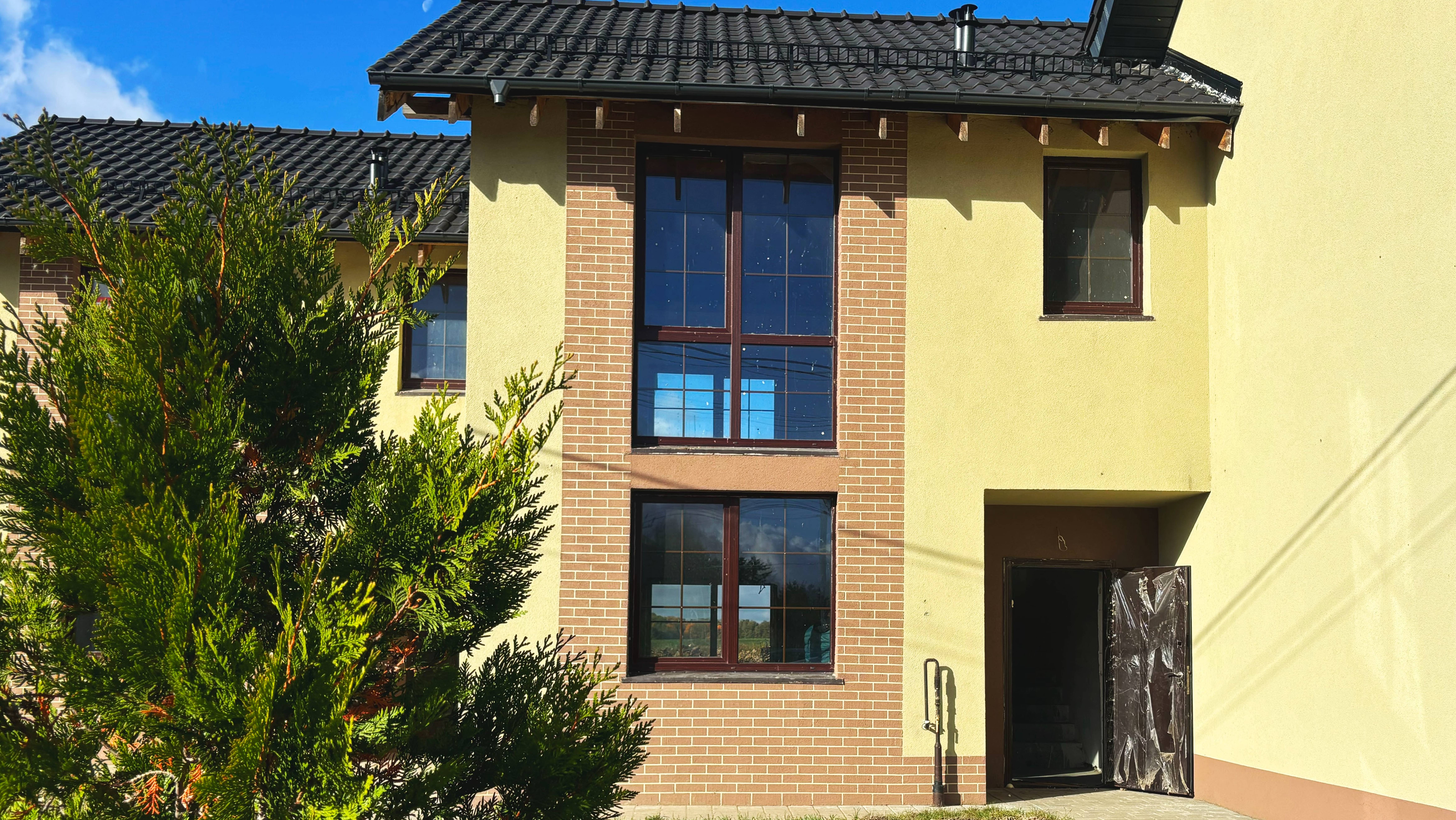 Блок-секция с террасой и балконом