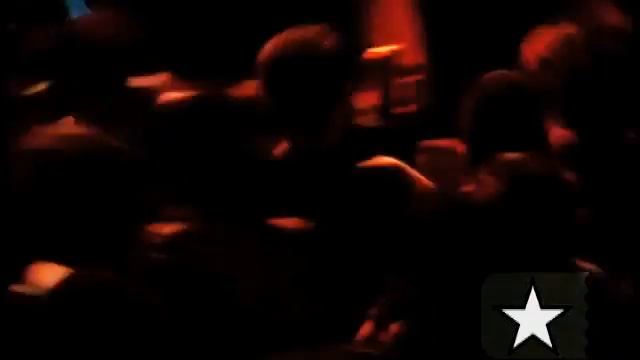 Inocentes intrepreta "Nada de novo no front" - Arquivo Radar Showlivre 2004