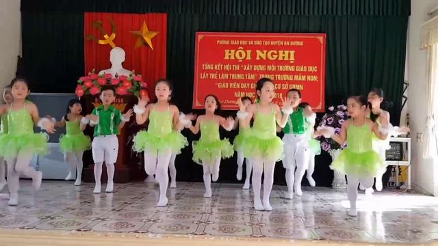 Mầm non múa Mưa mùa hè