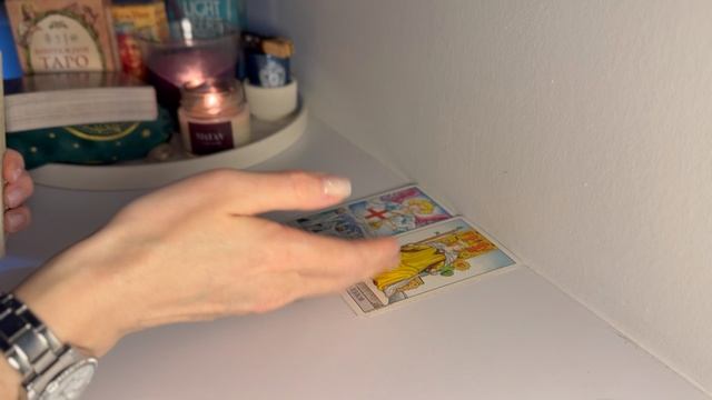 Каковы его искренние чувства к вам. Посмотрим через его мысли о вас. Таро расклад