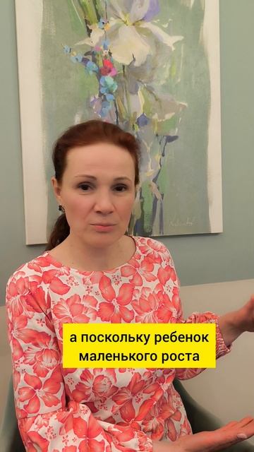Малыш на улице просится на ручки