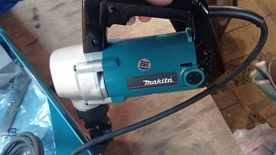 Вырубные ножницы Makita JN3200