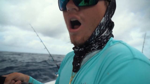 Rig a ballyhoo and use your radar to find birds for MAHI MAHI - Two Conchs Online TV/Ep 15