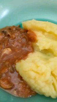 Питание в пансионате для пожилых людей.