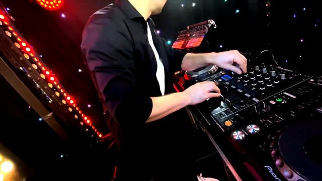 DJ USTUS ONE PLAYER SET. SPECIAL FOR WEDDING AWARDS.