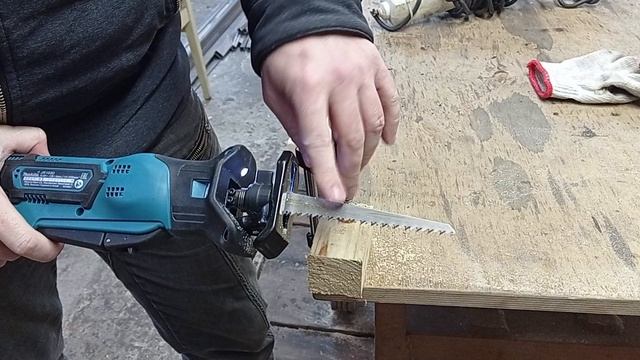 Сабельная пила Makita JR103D