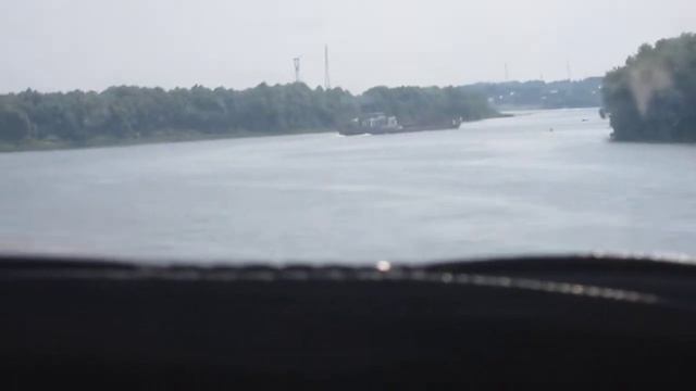 Полеты 15 августа 2011, Эпизод с пролетом над водой
