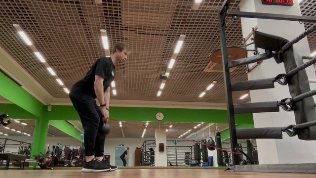 Становая тяга с активацией широчайших (Kettlebell/Barbell deadlift with rubber band)