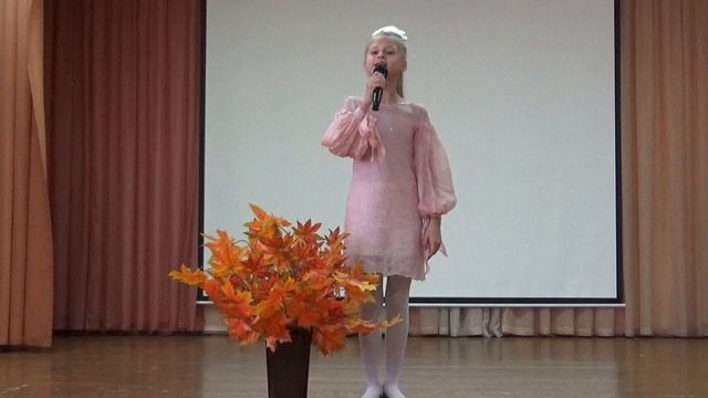 Набережнева Карина "Школьный вальс " (сл. и муз. Анны Куреляк)