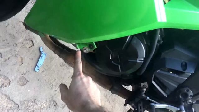 Ninja 300: Remoção da carenagem e instalação LED 5 pingos (T10)