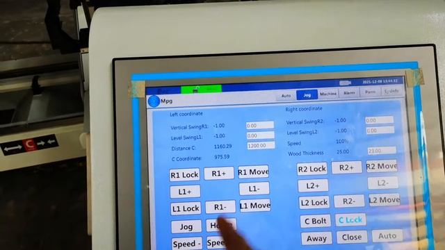 Double end tenoner CF-ST2000C - How to move workpiece support?