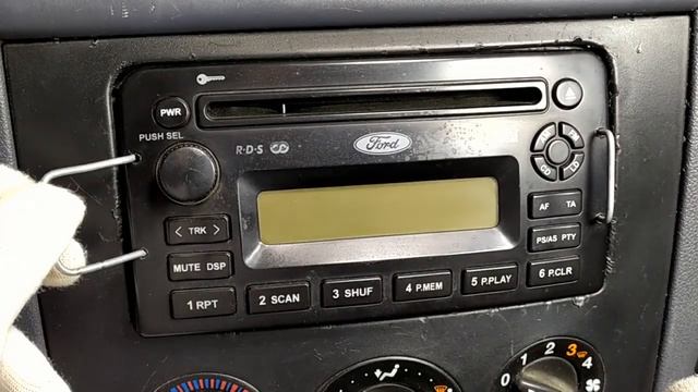 كيفية فك راديو السيارة  How to remove a car radio