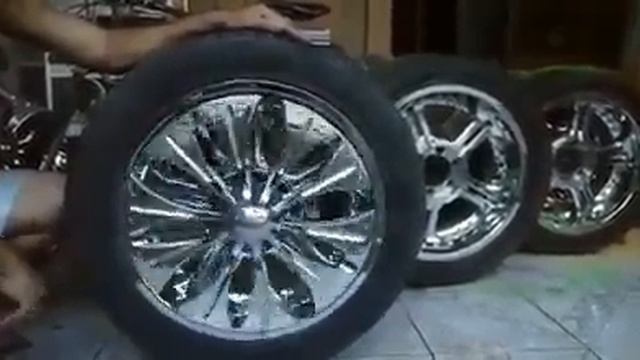 Vendo aros 20.de 6 huecos para 4x4...350.000 muy bien de llantas.