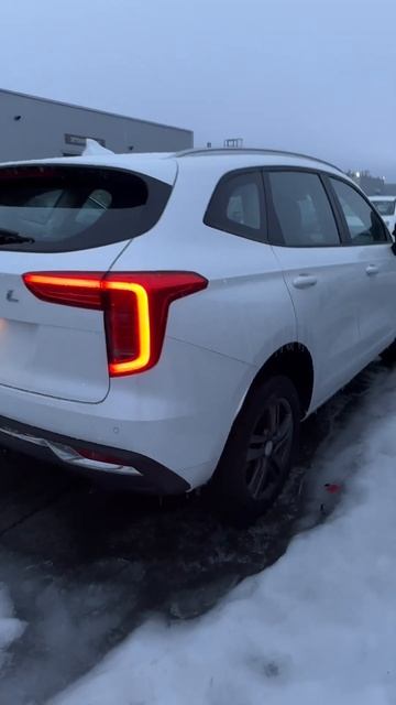 Сравнение внешне автомобиля Haval Jolion 2023 и 2024 (рестайлинг).Комплектации разные