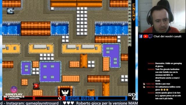 Roberto gioca alla versione MAME "Tank Force"