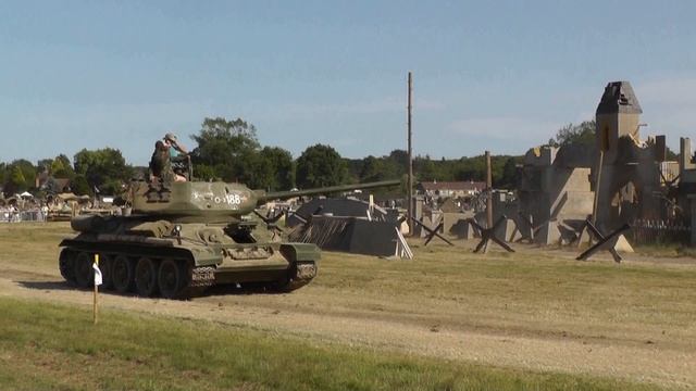 Soviet Tank T34 / 85 Blank Firing - Inc Slow Motion.   War & Peace Revival Arena