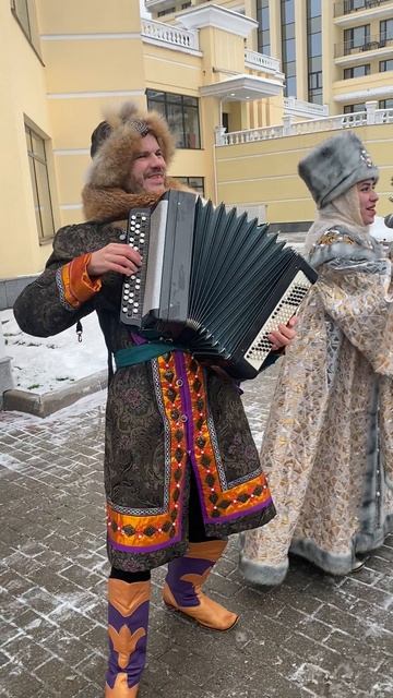 Как мы постояльцев парк-отеля M’istral с Рождеством поздравляли 😍
#ансамбль #поляне #shorts