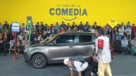 Estafan a Frejol en su chamba como taxista | La Casa de la Comedia