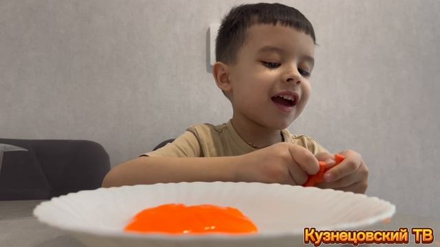 Распаковка яйца динозавра и домика вывертушки из Детского мира