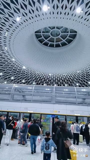 🚇 | Шэньчжэньский метрополитен — система внеуличного скоростного транспорта в городе Шэньчжэнь.