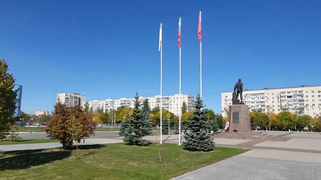 Оренбург  ул. Новая, - сквер Александра Прохоренко.  Храм Пимена Угрешского... Видео Виктор Поживин