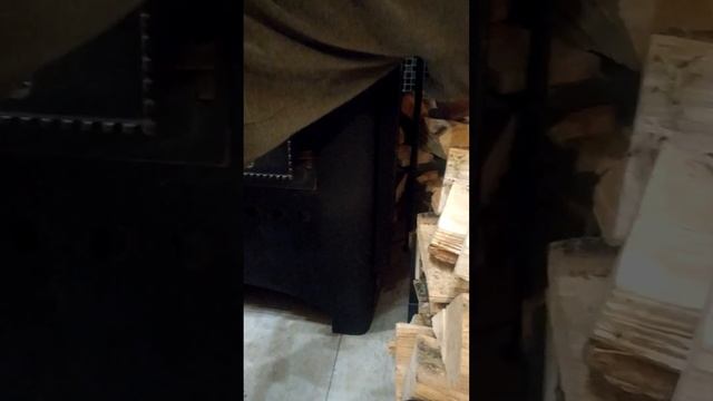 Как разжечь камин с одной спички с помощью щепы (лучины) и газеты