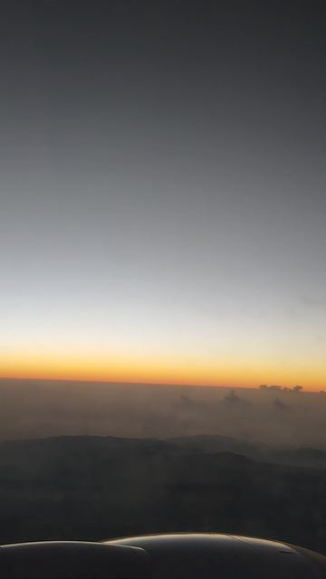 12000 metr balanglikda - На высоте 12000 метров - At an altitude of 12,000 meters