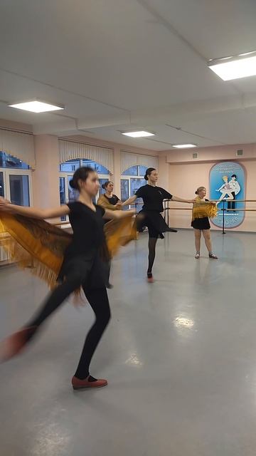 Женский трюк - вращение  #русскийнародныйтанец #dance #russiandance #сахалинскиеискорки