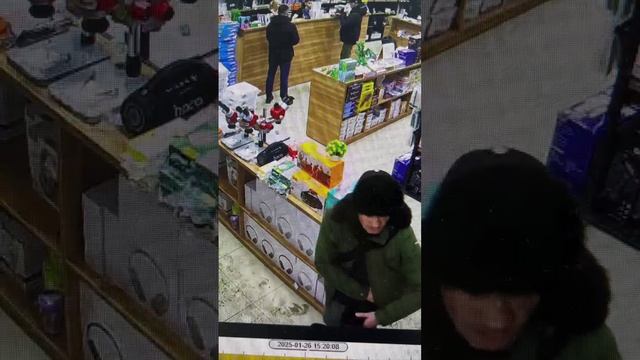 Будьте внимательны! Без стыда и совести мужчина украл два Power Bank на общую сумму более 6 тысяч ру
