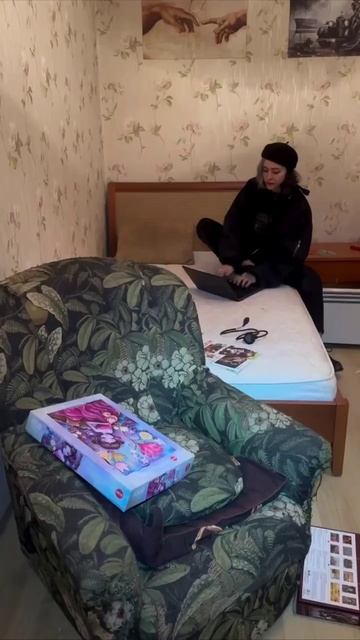 🏠 Девушка проникла в дом под снос в Москве, который уже покинули жильцы🏠