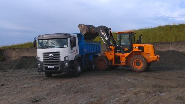 Carregadeira JCB 422ZX