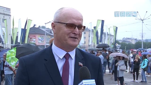Звания "Почетный гражданин" и знаки отличия торжественно вручили на пощади города