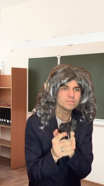 УЧИЛКА УСТРОИЛА ЖЁСТКИЙ ОПРОС😹 любишь английский язык?