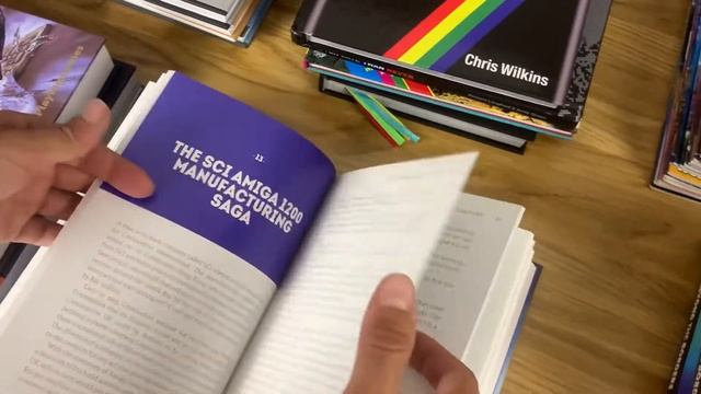 Книга по компьютеру commodore amiga с подписью автора