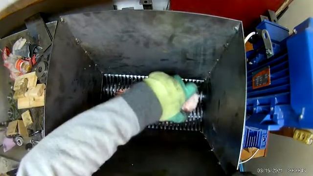 Мобильный измельчитель(шредер) костей свинины 2В 3 квт
