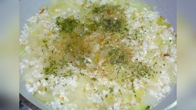 Цыпленок, фаршированный рисом и изюмом в духовке