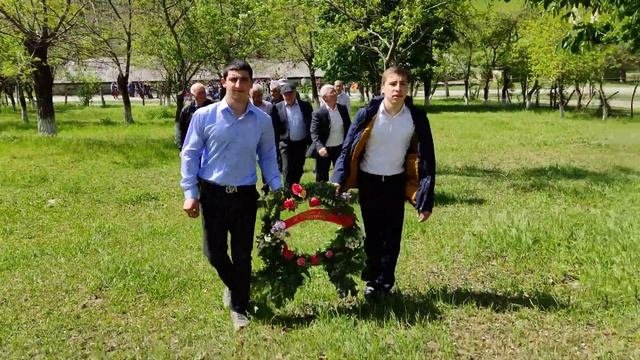 Возложение цветов к обелиску памяти погибших в ВОВ #9май #победа #бессмертныйполк