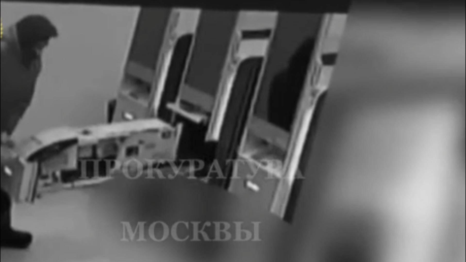 Приезжий нашел на стройке металлическую трубу и попытался ограбить с ней банкомат