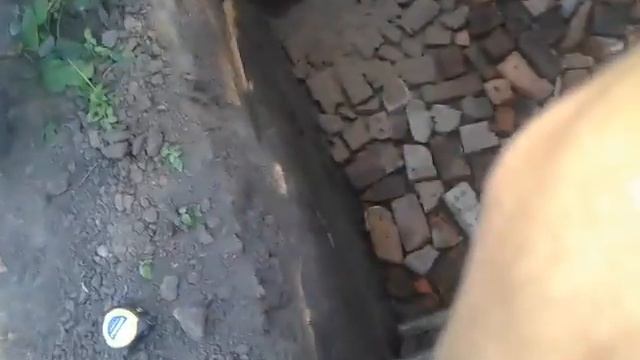 Строим яму для кроликов №4( главное возить песок )