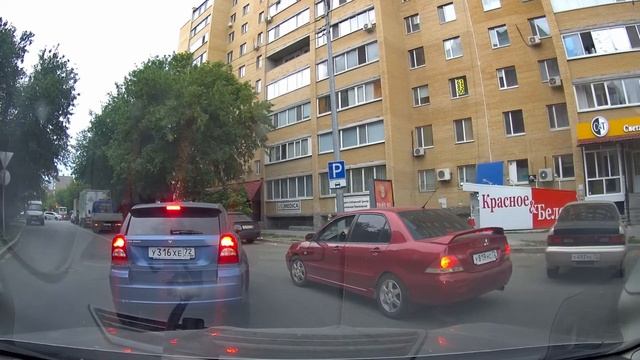 Игнорирование знака и разметки "Движение по полосам"