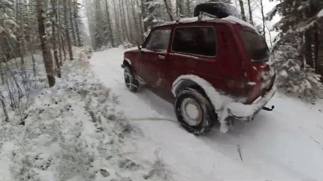 НИВА VS Снежной  Ебунь горы  в 40 градусов