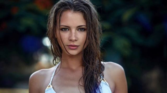 Женщина которая пахнет сексом