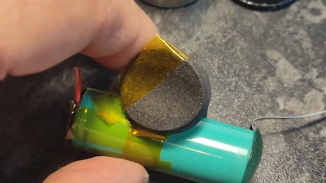 PALO D LR20 1,5В 10000mah синий. Устройство внутри.