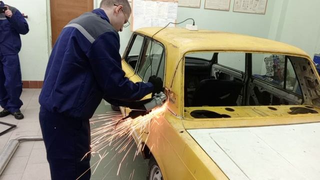 Студенты "ТПК" Новый проект создание из 2105 в грузопассажирский пикап