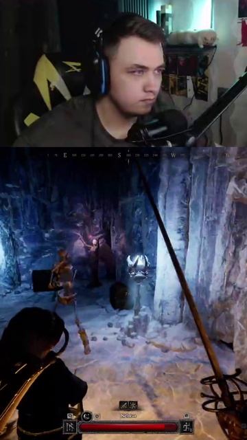 Зажало между двух, больших, длинных алебард 
#darkanddarker #twitch #game #twitchmoment