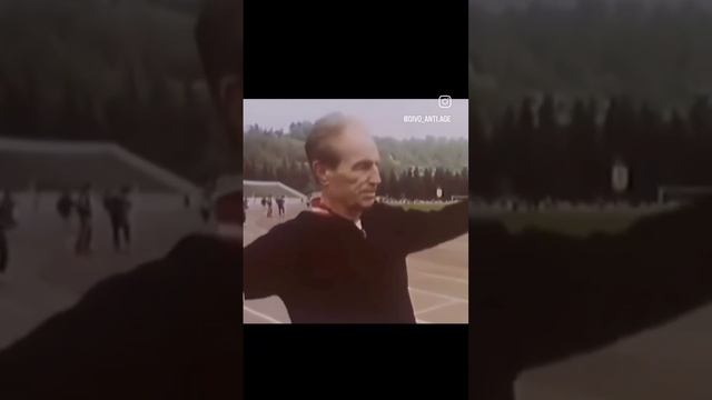 Вы не поверите! ему 82 года.
