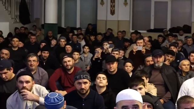 МОЖНО ЛИ ЧТОБЫ ОДИН ЧЕЛОВЕК БЫЛ, УСТАЗОМ И МУФТИЕМ ?