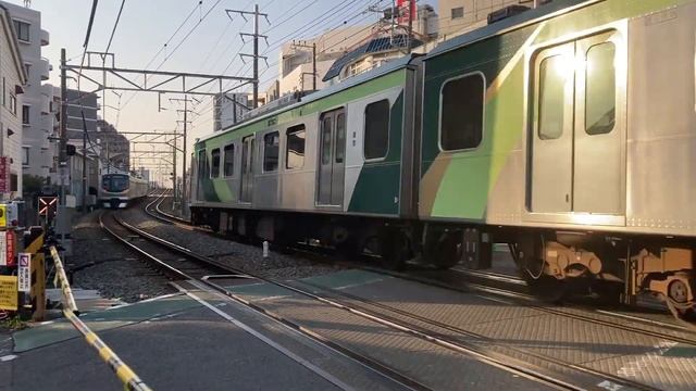 10.03.2022 года. Электрички проезжают ж/д переезд станции Ягучи-Но-Ватащи.